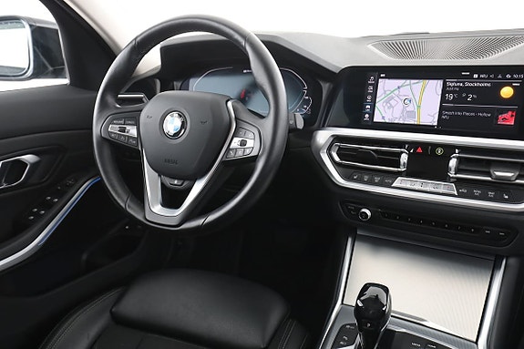 BMW 330e 14 of 30