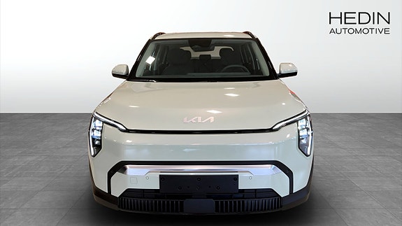 Kia EV3 8 of 13