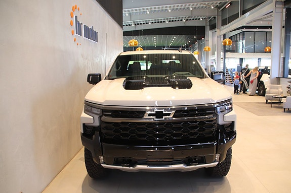 Chevrolet Silverado 1500 2 of 30