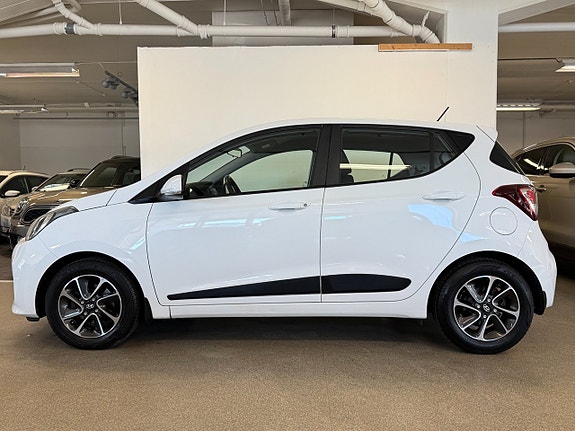 Hyundai i10 2 of 13