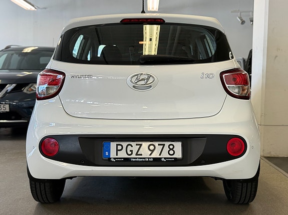 Hyundai i10 7 of 13