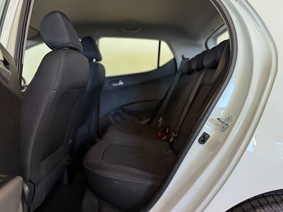 Hyundai i10 12 of 13