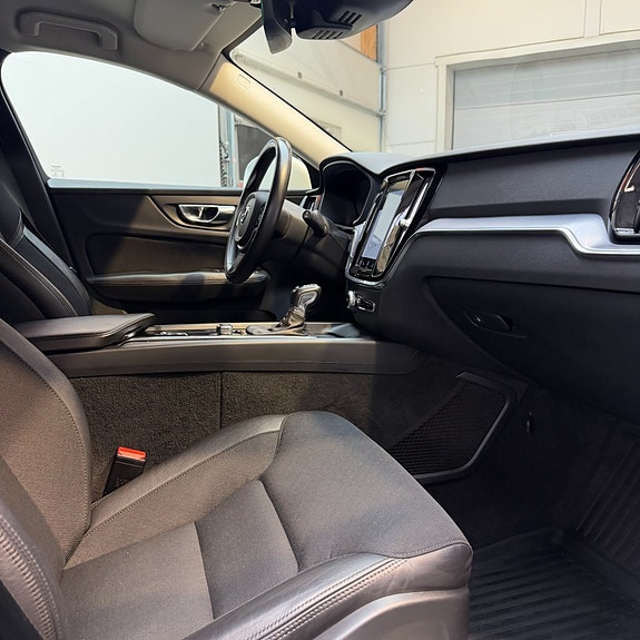 Volvo V60 Cross Country 12 of 13
