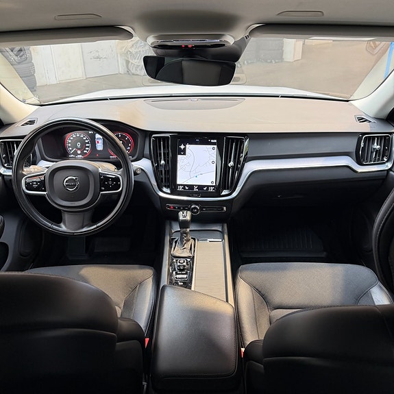 Volvo V60 Cross Country 10 of 13