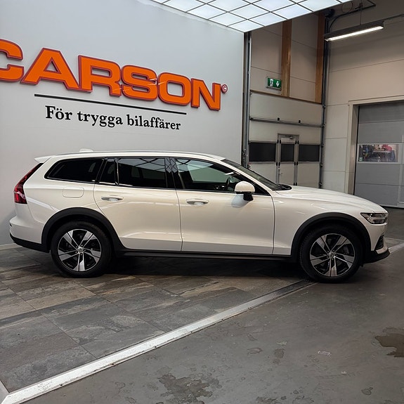 Volvo V60 Cross Country 3 of 13