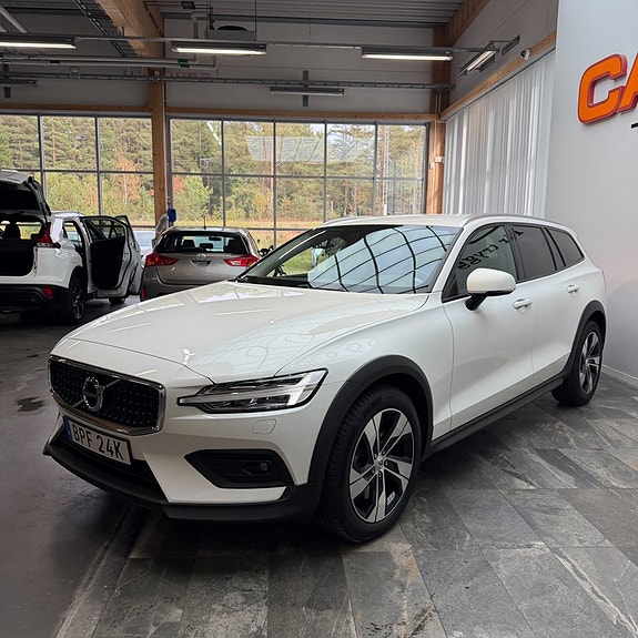 Volvo V60 Cross Country 5 of 13