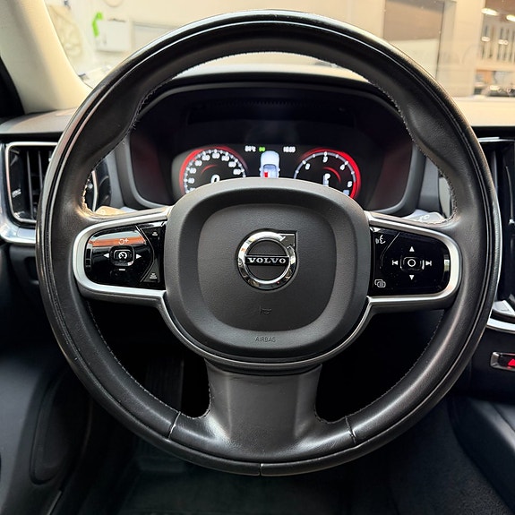 Volvo V60 Cross Country 11 of 13