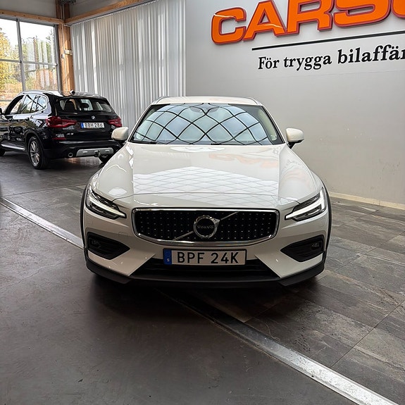 Volvo V60 Cross Country 6 of 13