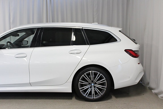 BMW 320d 8 of 30