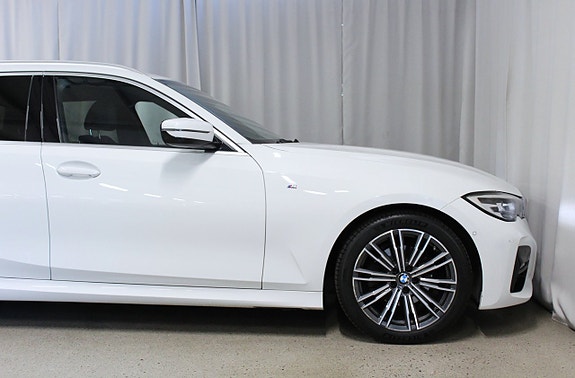 BMW 320d 3 of 30