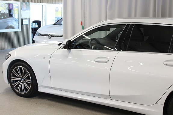 BMW 320d 14 of 30