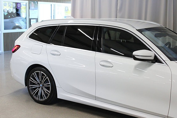 BMW 320d 9 of 30
