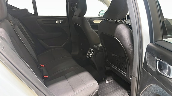 Volvo XC40 5 of 12