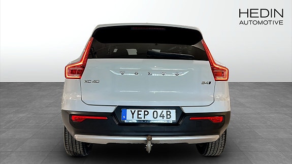Volvo XC40 7 of 12