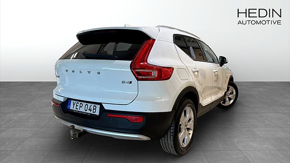 Volvo XC40 2 of 12