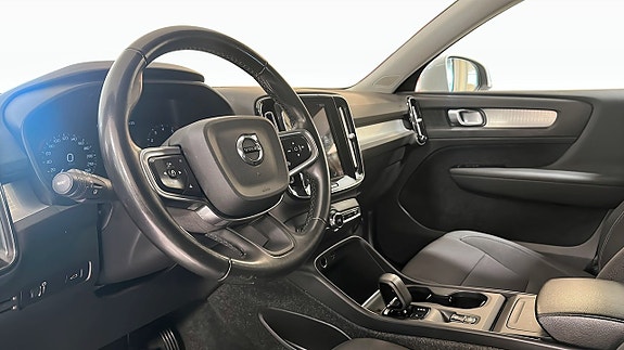 Volvo XC40 4 of 12
