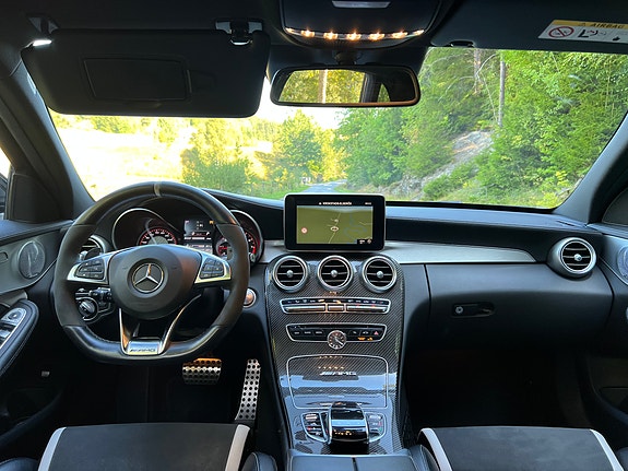 Mercedes-Benz C63 9 of 19