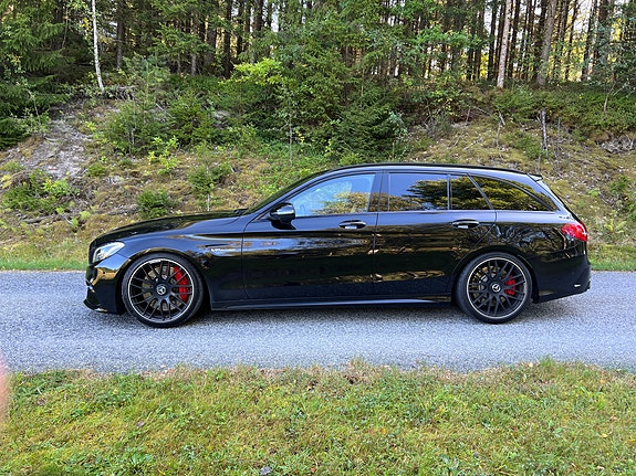 Mercedes-Benz C63 2 of 19