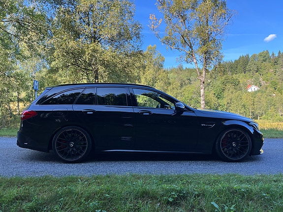 Mercedes-Benz C63 5 of 19
