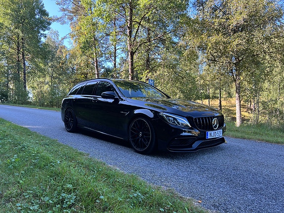 Mercedes-Benz C63 6 of 19