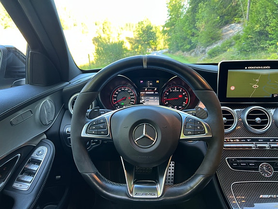 Mercedes-Benz C63 10 of 19
