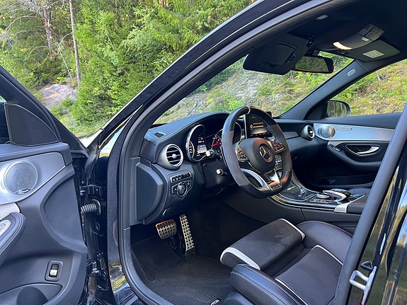 Mercedes-Benz C63 7 of 19