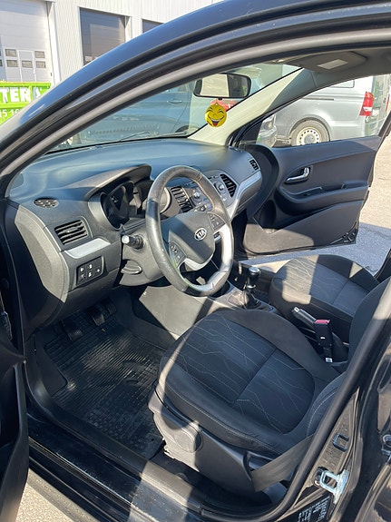 Kia Picanto 6 of 7