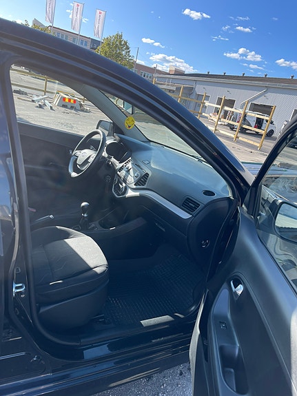 Kia Picanto 4 of 7