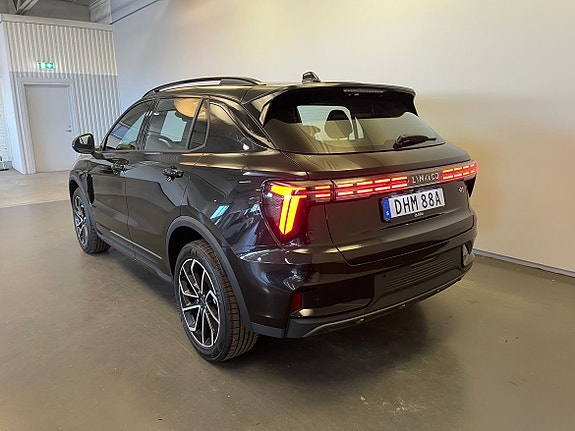 Lynk & Co 01 3 of 14