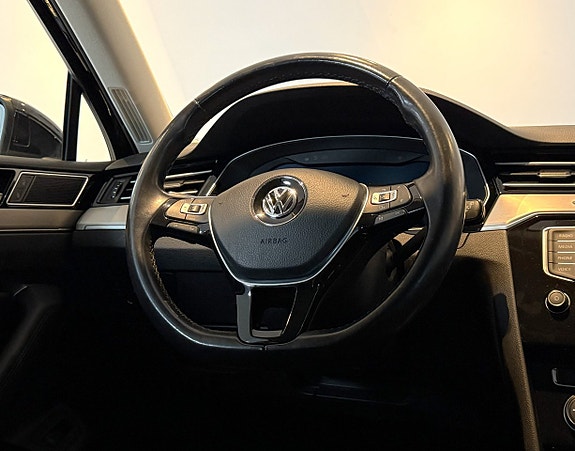 Volkswagen Passat 15 of 22
