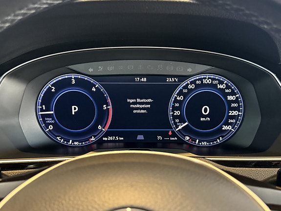 Volkswagen Passat 16 of 22