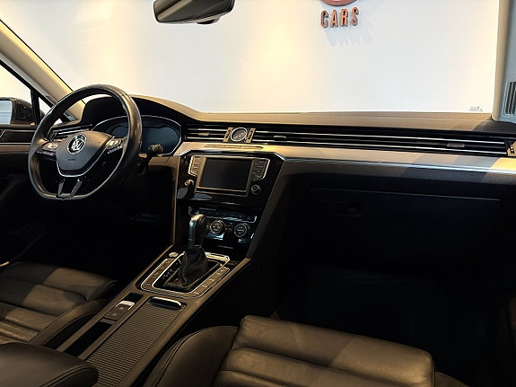 Volkswagen Passat 13 of 22