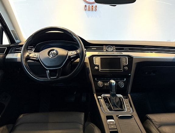 Volkswagen Passat 14 of 22