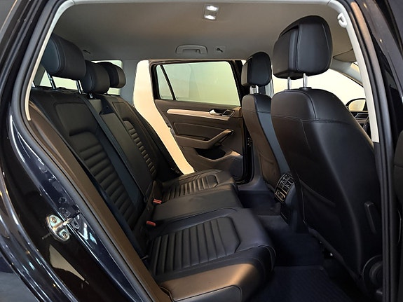 Volkswagen Passat 10 of 22