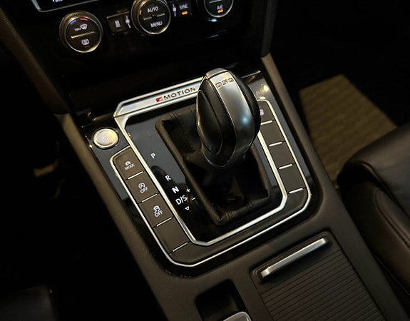 Volkswagen Passat 19 of 22