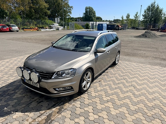 Volkswagen Passat 2 of 3