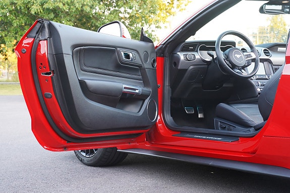 Ford Mustang 11 of 27