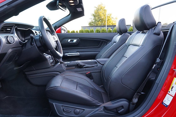Ford Mustang 12 of 27