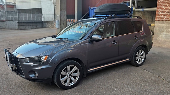 Mitsubishi Outlander 2 of 3