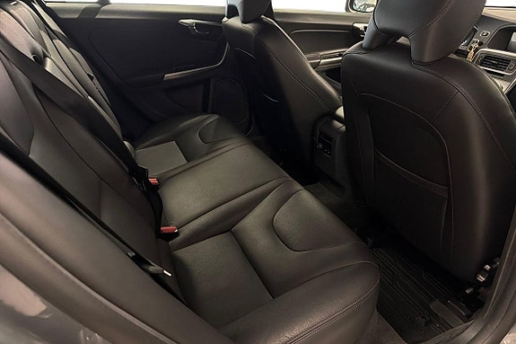 Volvo V60 9 of 27