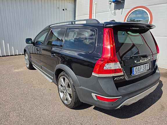 Volvo XC70 2 of 11