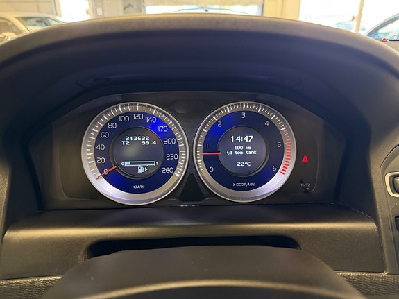 Volvo XC60 11 of 24