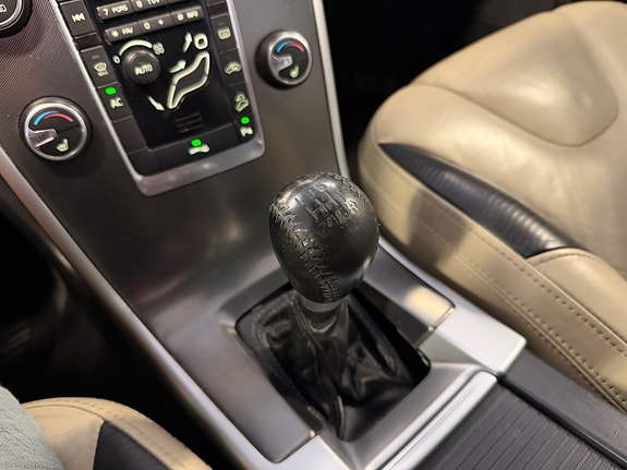 Volvo XC60 14 of 24