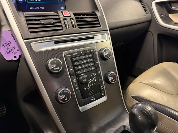 Volvo XC60 13 of 24