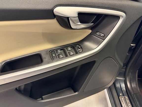 Volvo XC60 8 of 24