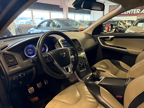 Volvo XC60 10 of 24
