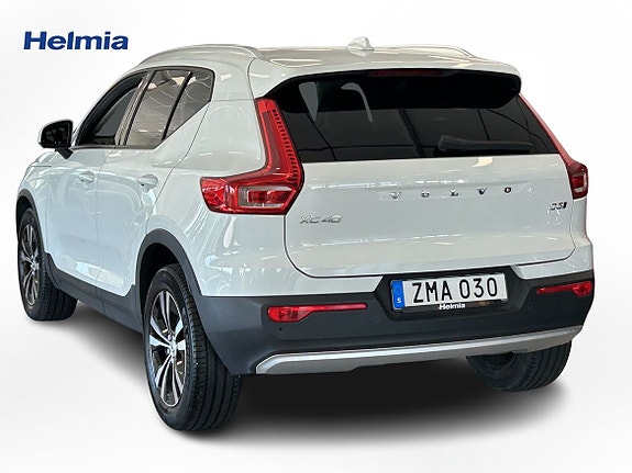 Volvo XC40 2 of 15
