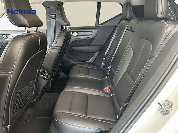 Volvo XC40 6 of 15