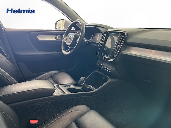 Volvo XC40 4 of 15