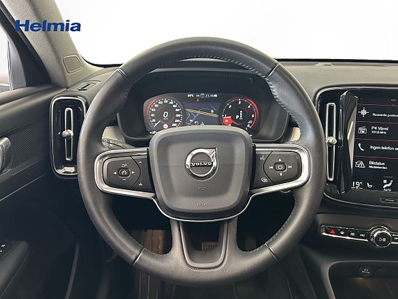 Volvo XC40 10 of 15